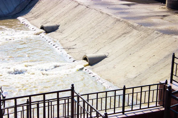 Rioolwater Van Het Kanaal Overdag — Stockfoto