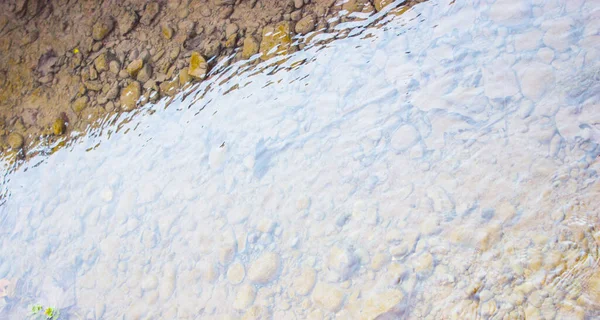 Agua Del Río Con Muchas Piedras — Foto de Stock