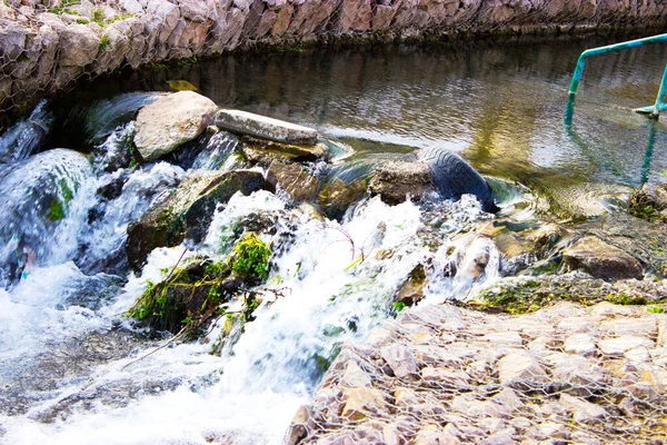 Hermosa Cascada Sobre Fondo Naturaleza — Foto de Stock