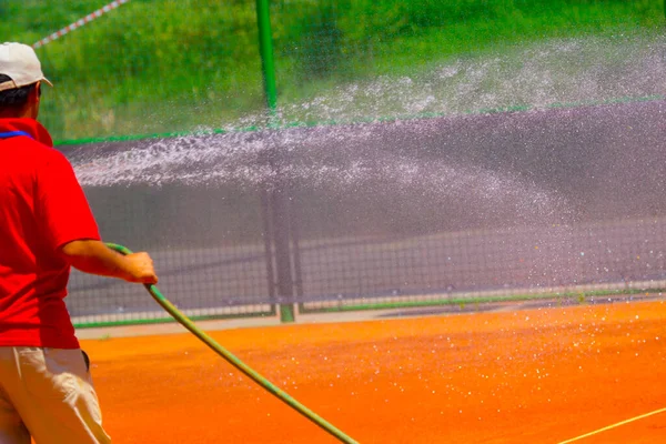 Bewässerung Der Tennisplätze — Stockfoto