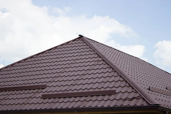 Brand New Red Rooftop Blue Sky — Stock Photo, Image