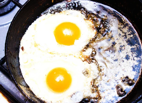 フライパンの中の卵 食べ物の概念 — ストック写真