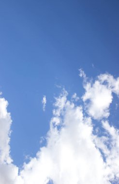 Mavi gökyüzü bulutları