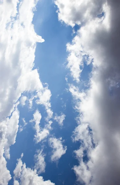 Nuages Avec Ciel Bleu — Photo