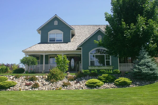 Beautiful home landscaping (Canada) — Stock Photo, Image