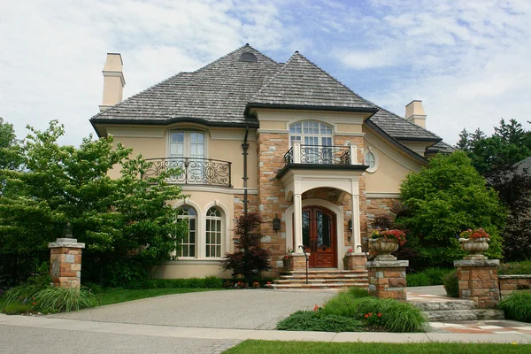 Beautiful single family home in French style with blue sky background — Stock Photo, Image