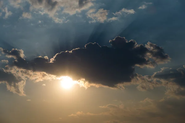 Güneş ve gökyüzü