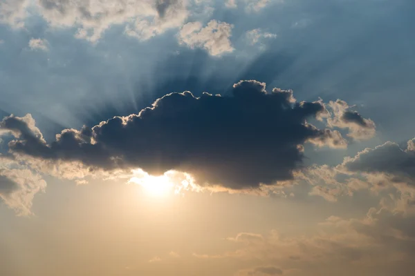 Güneş ve gökyüzü