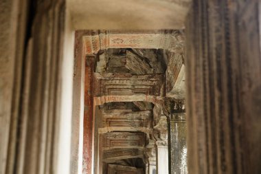 Siyam Reap, Siyam Reap / Kamboçya - 24 Ekim 2016: Görüntü Angkor Wat kompleks tapınağında. Tapınağın içindeki koridor..