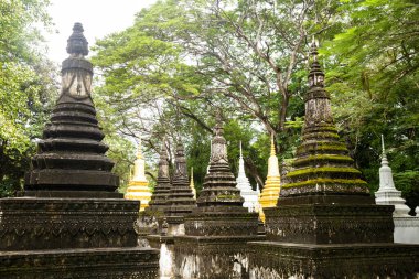 Siyam Reap, Siyam Reap / Kamboçya - 24 Ekim 2016: Görüntü Angkor Wat kompleks tapınağında. Anıtları olan bir mezarlık.