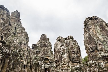 Siyam Reap, Siyam Reap / Kamboçya - 24 Ekim 2016: Görüntü Angkor Wat kompleks tapınağında. Binalarda yüz.