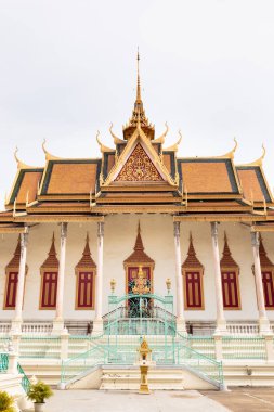 Phnom Penh, Phnom Penh / Peru - 23 Eylül 2016: Kamboçya Kral Sarayı 'nın resmi. Mimarinin ayrıntıları.