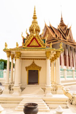 Phnom Penh, Phnom Penh / Peru - 23 Eylül 2016: Kamboçya Kral Sarayı 'nın resmi. Mimarinin ayrıntıları.