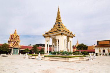 Phnom Penh, Phnom Penh / Peru - 23 Eylül 2016: Kamboçya Kral Sarayı 'nın resmi. Mimarinin ayrıntıları.