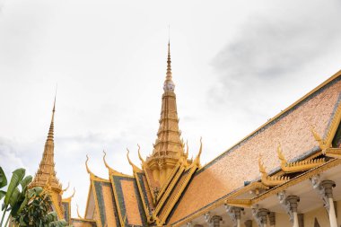 Phnom Penh, Phnom Penh / Peru - 23 Eylül 2016: Kamboçya Kral Sarayı 'nın resmi. Mimarinin ayrıntıları.