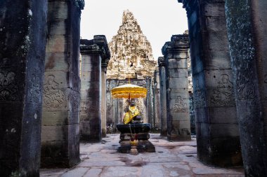 Siyam Reap, Siyam Reap / Kamboçya - 30 Eylül 2016: Görüntü Angkor Wat kompleks tapınağında. Buda heykeli meditasyonu.