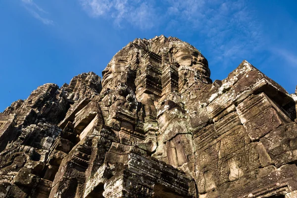 Siyam Reap, Siyam Reap / Kamboçya - 30 Eylül 2016: Görüntü Angkor Wat kompleks tapınağında. Bayon tapınağı, kafa ve taştan yapılmış yüzler.. 