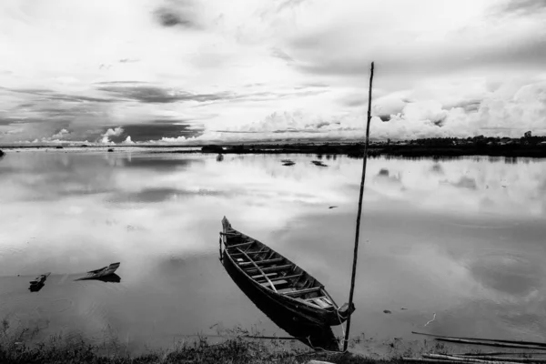 Imagen Lago Asia Con Barco Pesca Barcas Rurales Tradicionales Parte —  Fotos de Stock