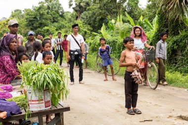 Phnom Penh, Phnom Penh / Kamboçya - 8 Ekim 2016: Kırsal pazar görüntüsü. Khmer kırsalında. Taze sebze..