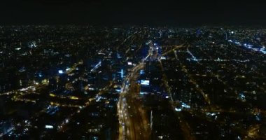 Lima Peru 'daki Miraflores bölgesinde. Başkentin üzerinde insansız hava aracıyla yapılan hava videosu. Zaman aşımı veya hiper sapma.
