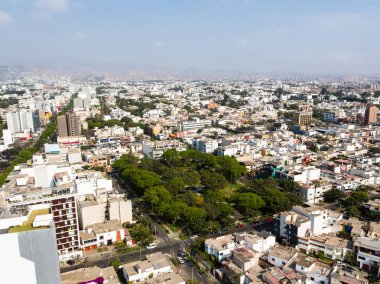 Lima Peru 'nun insansız hava aracıyla yapılan hava görüntüsü. Başkent Peru 'da güneşli bir gün.