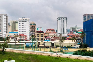 Büyünün görüntüsü. Phnom Penh şehri, Kamboçya. Şehir binaları.