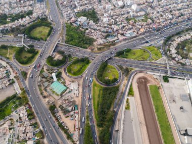 Lima Peru 'daki Panamericana Otoyolu' nun havadan görüntüsü. Ulaşım bağlantı noktası ve şehir resmi.