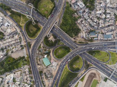 Lima Peru 'daki Panamericana Otoyolu' nun havadan görüntüsü. Ulaşım bağlantı noktası ve şehir resmi.
