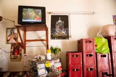 Cusco, Cusco - Peru - 17 Mayıs 2016: Bir ev restoranının iç mekanı. Peru 'nun Cusco şehrindeki kırsal restoran.. 