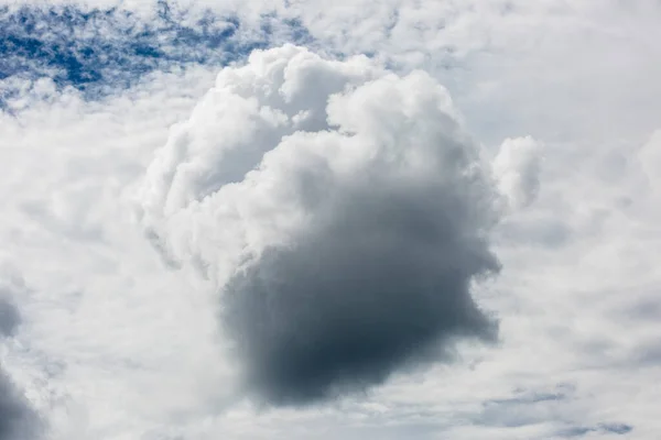 秘鲁丛林中热带气候中的云彩图像 亚马逊雨林天气 阴云密布的天空不会下雨 — 图库照片