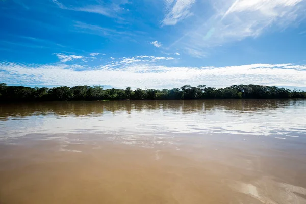 Imagem Rio Selva Peruana Floresta Amazônica Durante Dia Com Nuvens — Fotografia de Stock