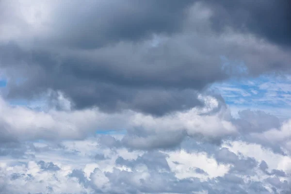 秘鲁丛林中热带气候中的云彩图像 亚马逊雨林天气 阴云密布的天空不会下雨 — 图库照片