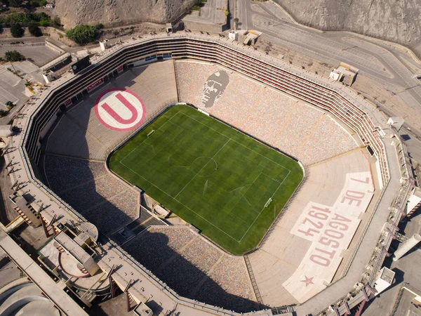 Lima, Lima - Peru - 17 Nisan 2021: Lima Peru 'daki anıtsal stadyumun havadan görüntüsü. Peru Üniversitesi futbol takımı..