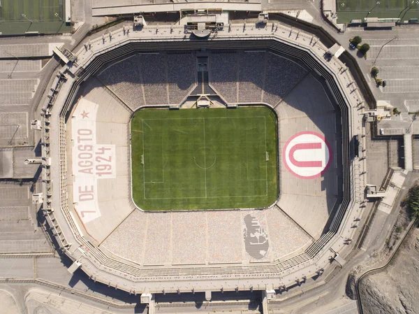 Lima, Lima - Peru - 17 Nisan 2021: Lima Peru 'daki anıtsal stadyumun havadan görüntüsü. Peru Üniversitesi futbol takımı..