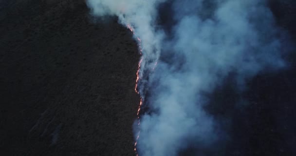 库斯科 乌鲁班巴 秘鲁安第斯山脉起火的录像 旱季山火熊熊燃烧 巨大的烟云 — 图库视频影像