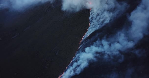 クスコのウルバンバのペルーアンデスでの火災のビデオ 乾季の山火事 巨大な煙雲 — ストック動画