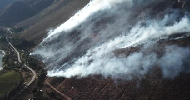 Video Van Een Brand Peruaanse Andes Urubamba Cuzco Bergen Brand — Stockvideo