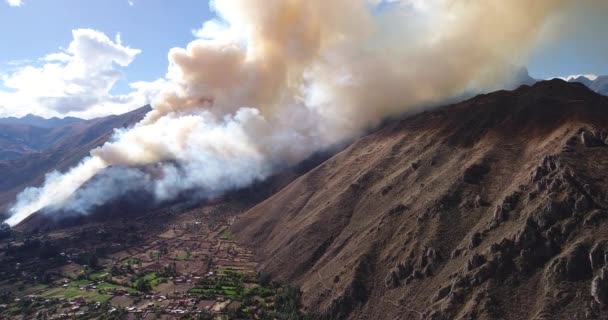 Videó Egy Tűzesetről Perui Andokban Urubamba Ban Cuzco Ban Hegyek — Stock videók