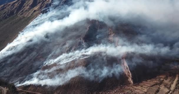 Urubamba Cuzco Daki Peru Dağları Ndaki Yangının Videosu Kurak Mevsimde — Stok video