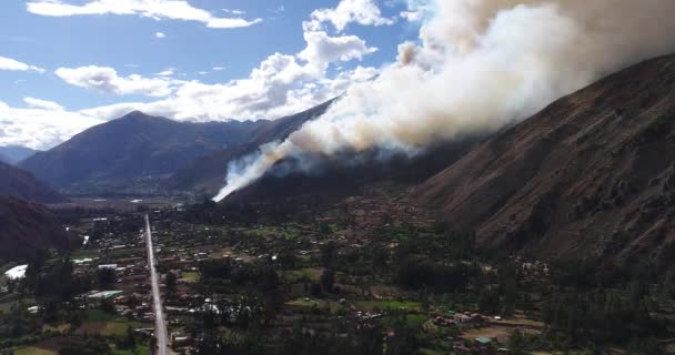 Vídeo Incêndio Nos Andes Peruanos Urubamba Cuzco Montanhas Chamas Durante — Vídeo de Stock