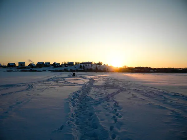 Winterochtend Een Besneeuwd Meer — Stockfoto