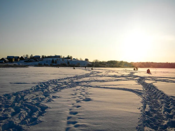 Зимовий Ранок Засніженому Озері — стокове фото