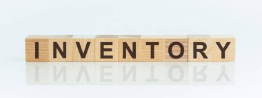 Tahta bloklar, üzerinde 