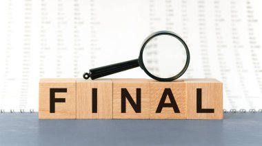 Tahta bloklar ve metin: Büyüteçle son