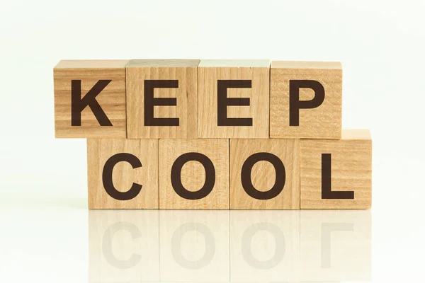 Houd Cool Geschreven Een Houten Kubus Keep Cool Tekst Houten — Stockfoto