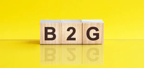 Palavras Motivacionais B2G Letras Madeira Alfabeto Fundo Amarelo Brilhante Com — Fotografia de Stock