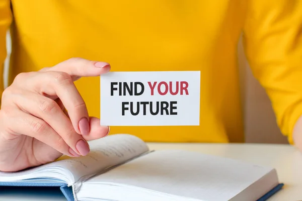 Encontrar Seu Futuro Está Escrito Cartão Visita Branco Mão Uma — Fotografia de Stock