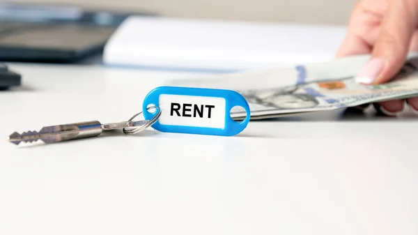 Word Rent Written Blue Keychain Key Office Desk Background Woman — Stock Photo, Image