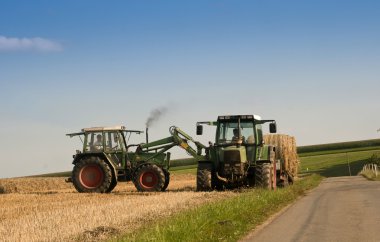 iş yerinde traktör