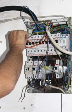 İş denetim kutusunu elektrikçi